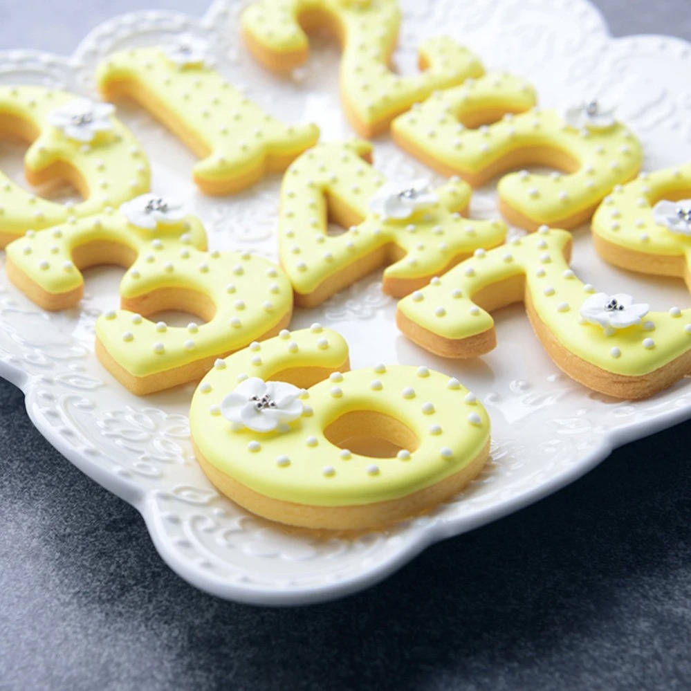قوالب تقطيع الكوكيز على شكل أر - مراجعة Baking Kitchen Diy وسعره