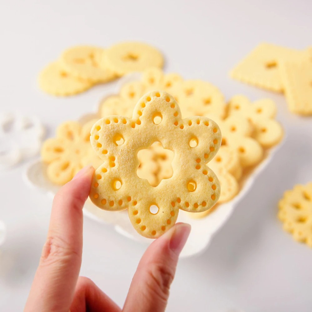 قالب بسكويت بتصميم هندسي مفرغ، - مراجعة Baking Kitchen Diy وسعره